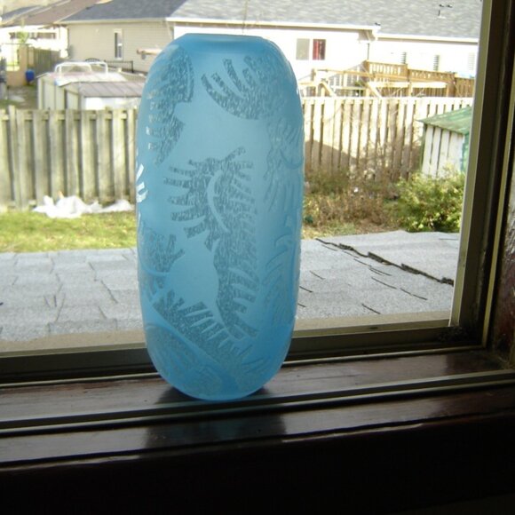 Tall light blue round frosted design art glass vase VGU - Picture 4 of 4